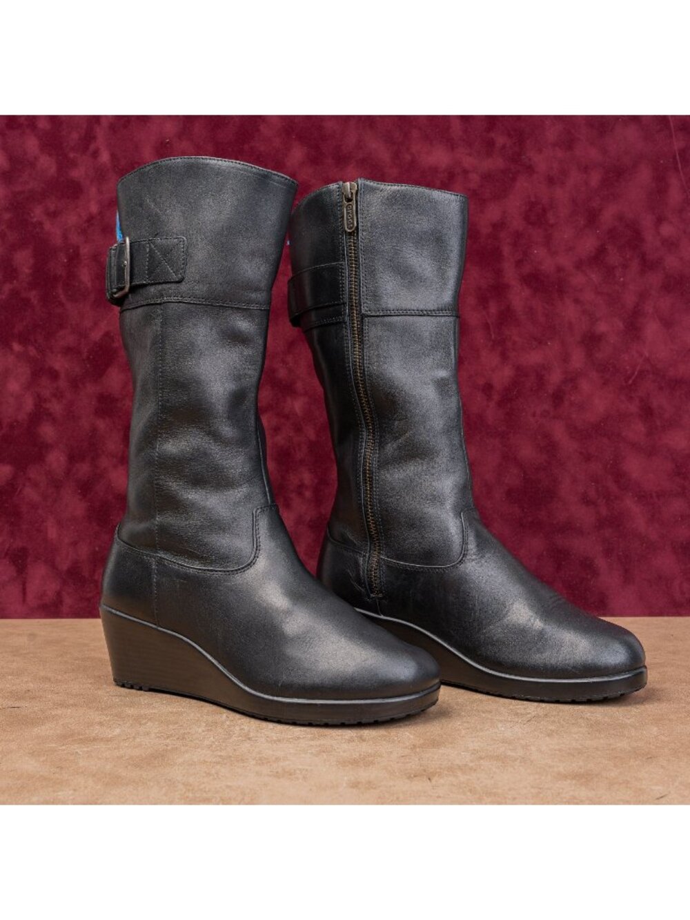 Crocs Women Leigh Black Leather Comfortable fashion Knee Boots size 6.5